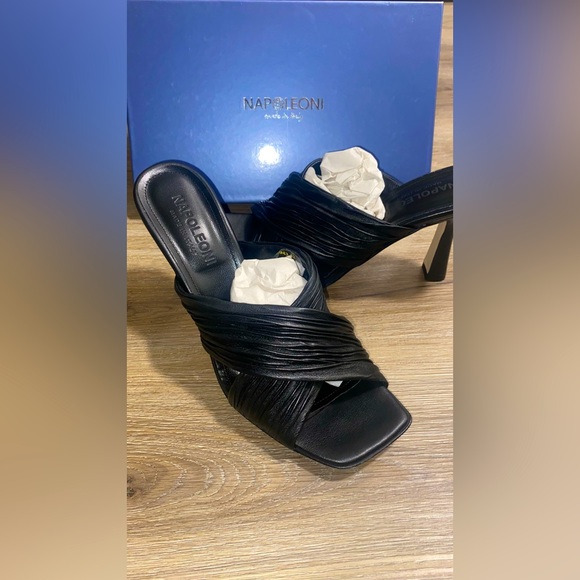 **ITALIAN LEATHER NAPOLEONI HEELS (Fits like U.S. 8-8.5) - Picture 3 of 4